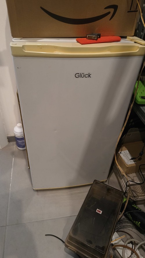 Vendo piccolo frigo mai usato 